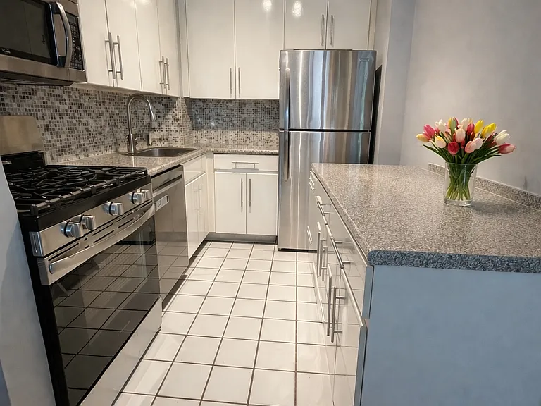 3111 Ocean Pkwy — Photo 5