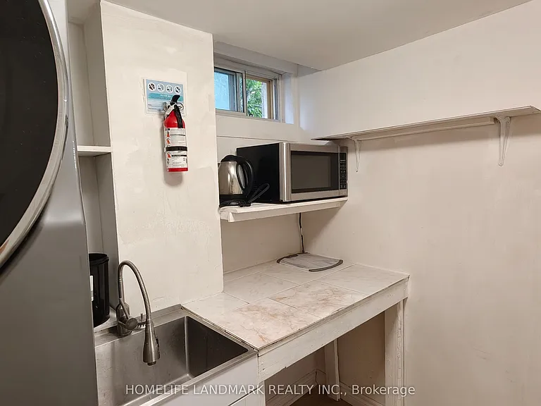 385 Marybay Cres #2 — Photo 11