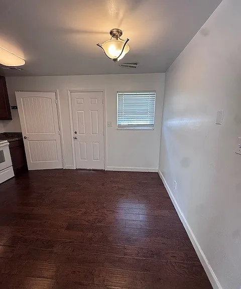 1904 Dutch Valley Dr #5 — Photo 2