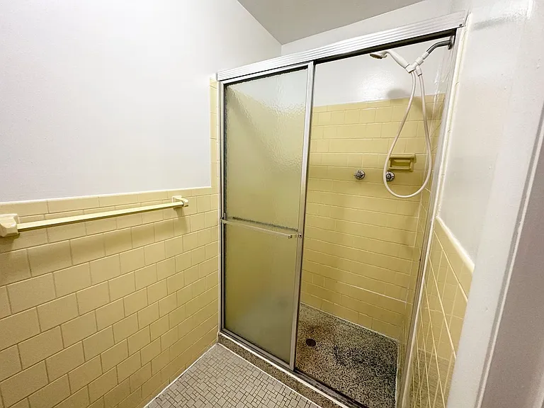 Melrose Apartments — Photo 26