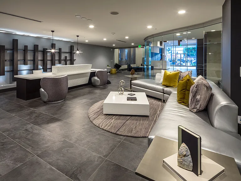Topaz Apartments — Photo 14
