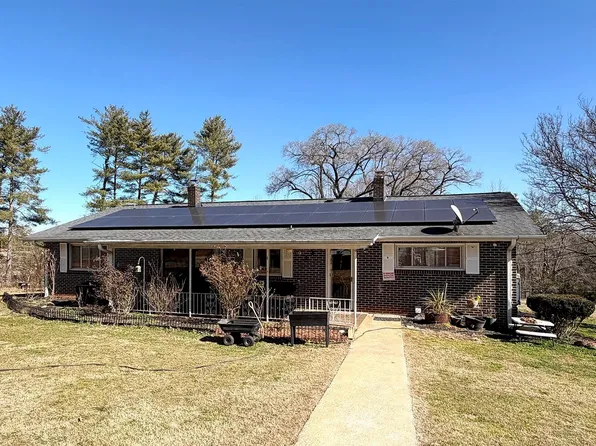 6 Pine Hill Dr, Travelers Rest, SC 29690