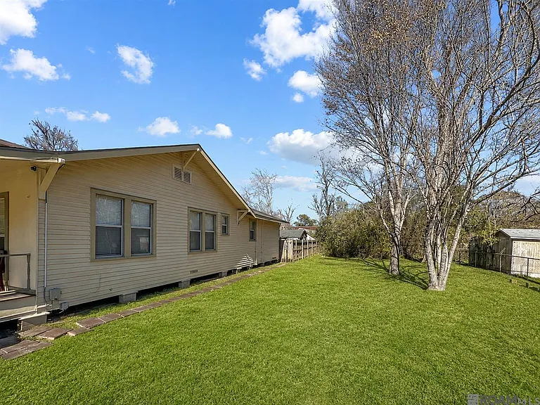 1427 Stilt St — Photo 3
