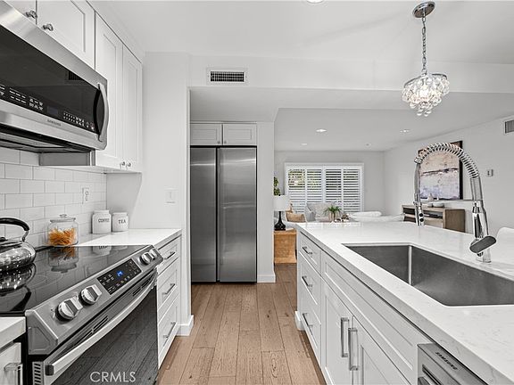5th image of 5257 Radford Ave Unit 101
