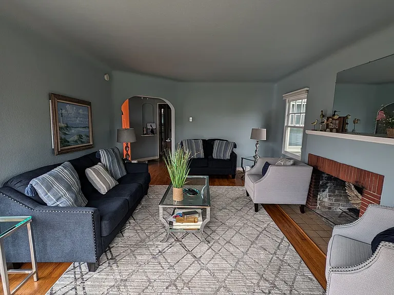 203 Seaview Ave — Photo 4