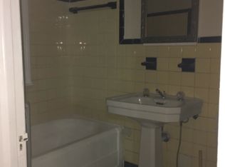 1910 S Taylor Rd, Cleveland Heights, OH 44118