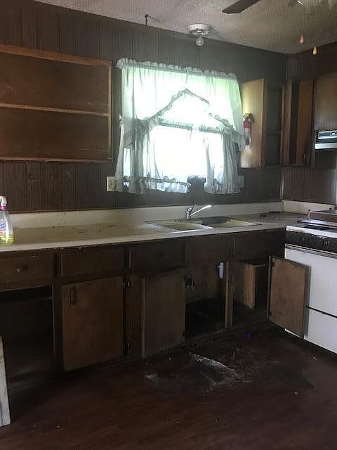 2nd image of 216 Lincoln St