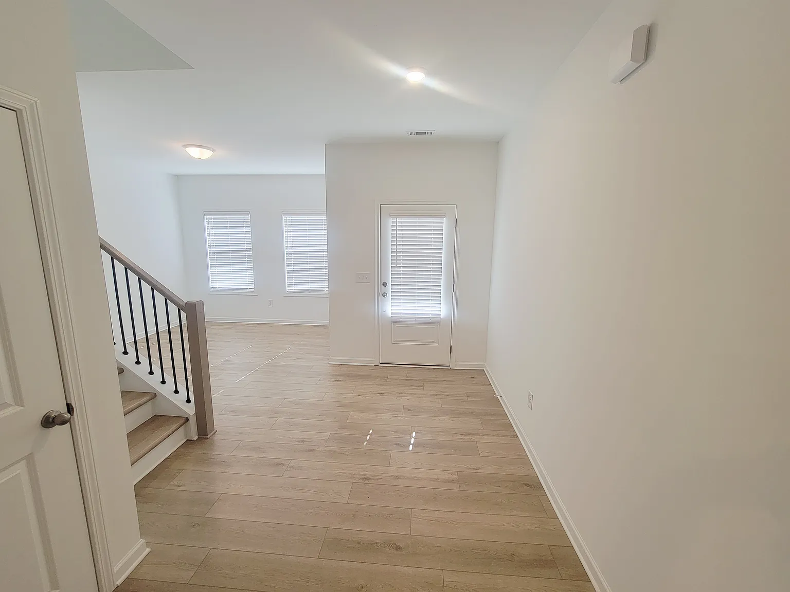 5 bed, 4.5 bath, 2801 sqft, $2,625 — Photo 2