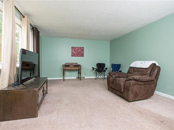 2nd image of 4928 Lynwood Ave