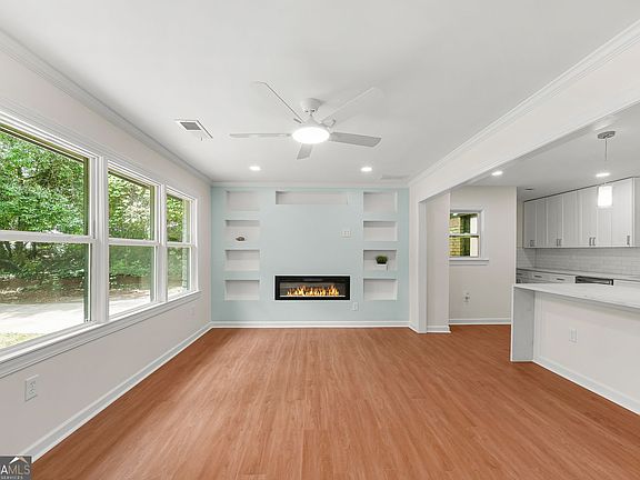 3rd image of 2402 Dawn Dr