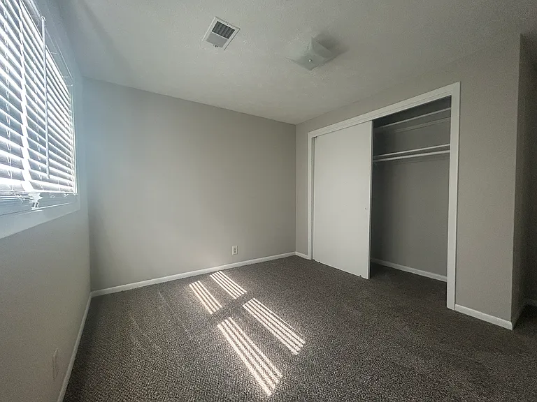 5524-5526 S 42nd Street Ct — Photo 11