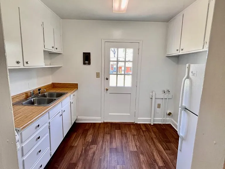 312 Elmhurst Rd — Photo 5