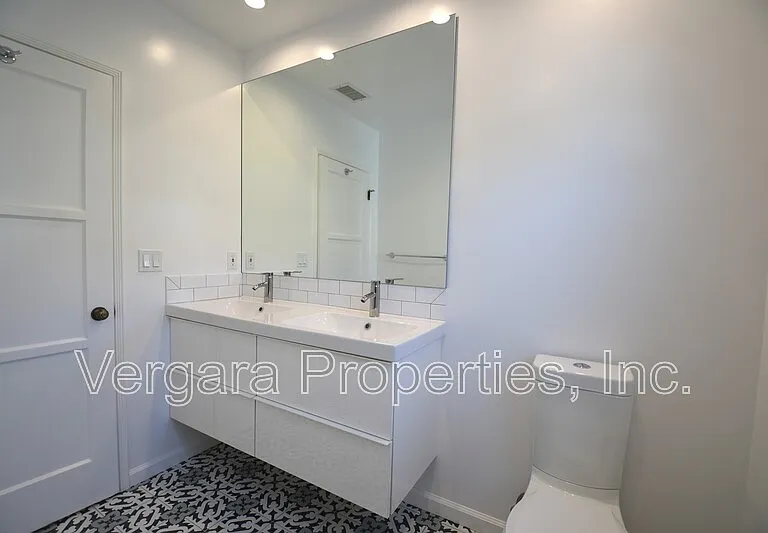 6531 W 85th St — Photo 16
