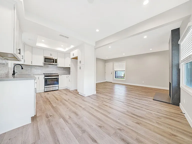 2476 Elden Ave — Photo 6