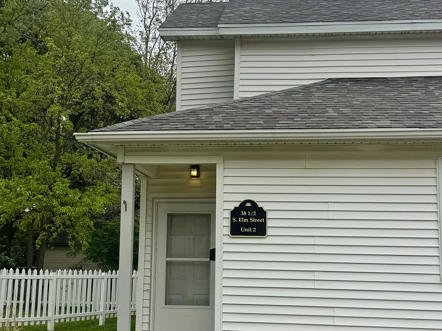 38 1/2 S Elm St — Photo 2