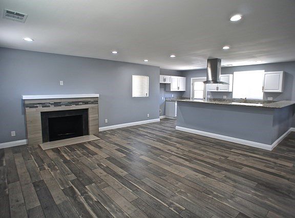3rd image of 1331 W 77th St