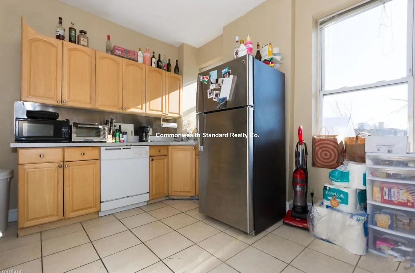 4 bed, 1300 sqft, $4,995 — Photo 4