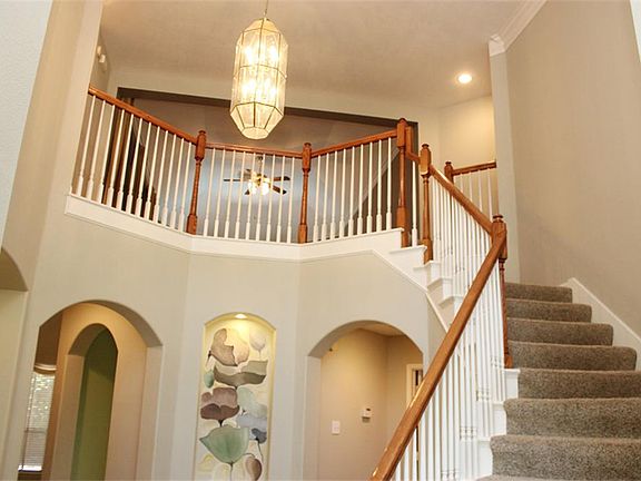 TILE ENTRY AND STAIRWAY THAT LEADS TO THE SECOND FLOOR.