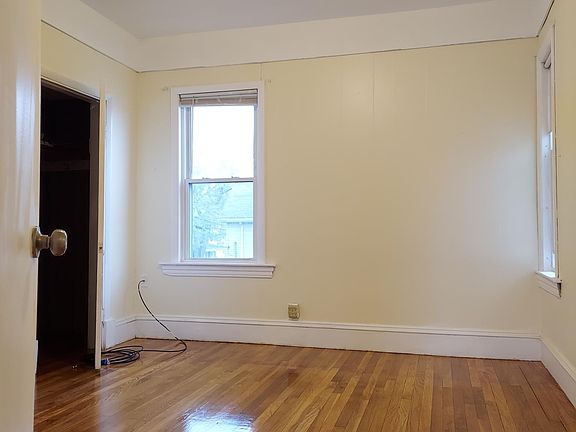 3rd image of 23 Franklin St Floor 2