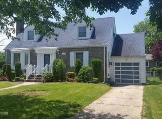 8450 246th St, Bellerose, NY 11426