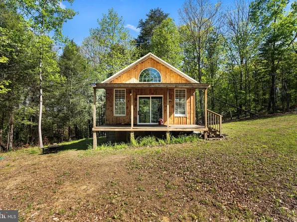 21 Thornwood Dr, Berkeley Springs, WV 25411