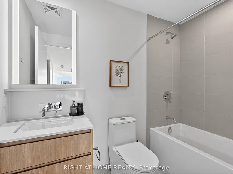 322 Dupont St #806 — Photo 8
