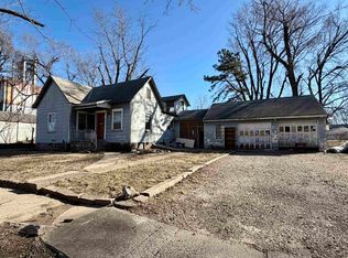 602 Menor St, Winfield, KS 67156