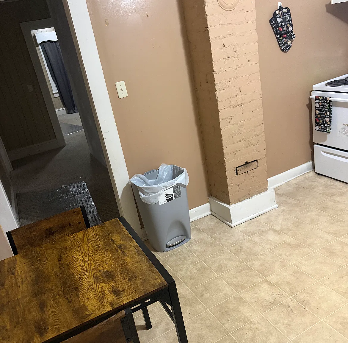 3 bed, 864 sqft, $752 — Photo 2