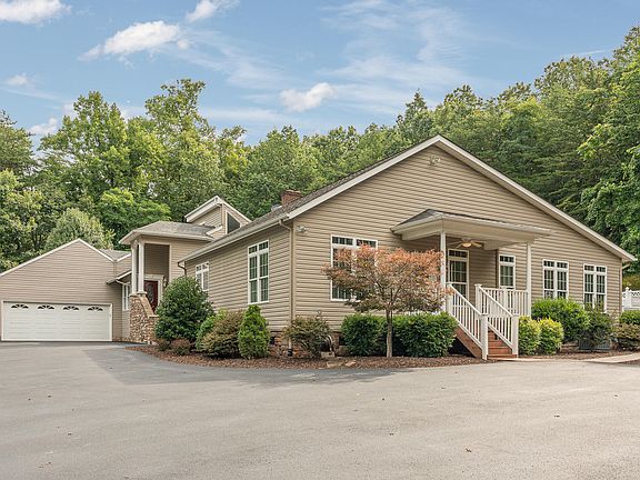 5th image of 738 British Woods Dr
