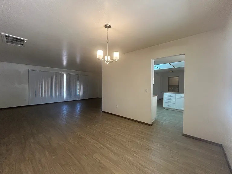 2141 E Manhatton Dr — Photo 25