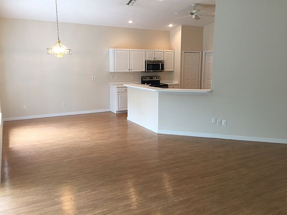3rd image of 6286 Buckingham St