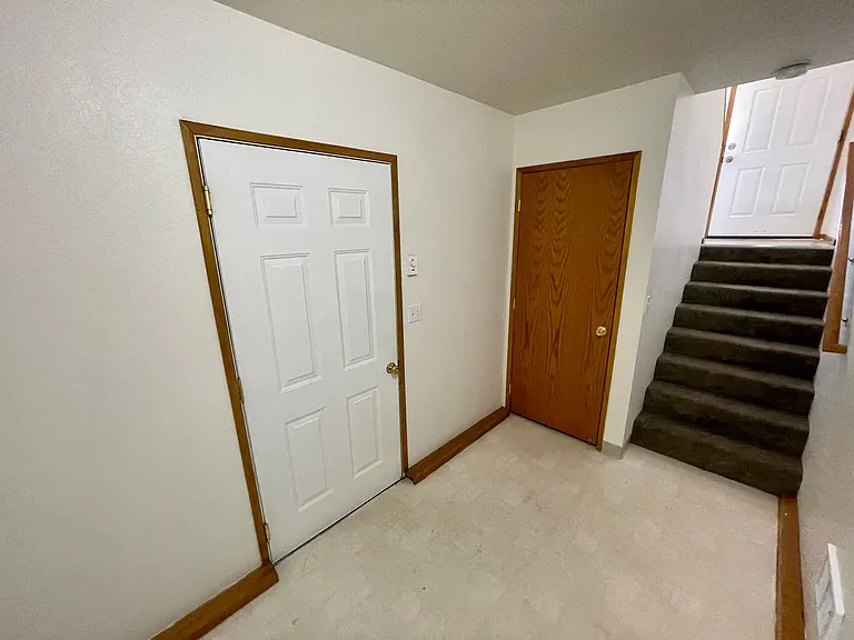 5631 N Hills Dr — Photo 33