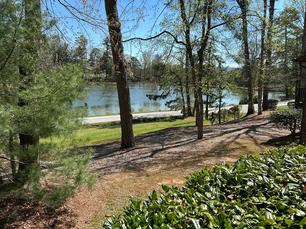 115 Wakefield Dr, Hendersonville, NC 28792