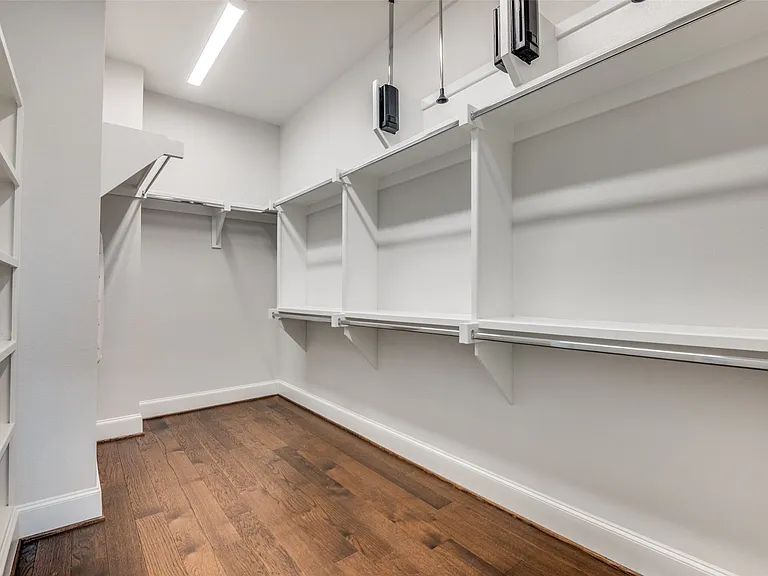 2262 Alterbrook Ln — Photo 24