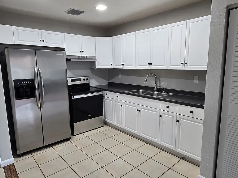 19572 NW 29th Pl — Photo 2