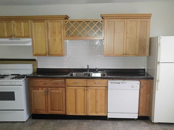2nd image of 734 E Bolton St