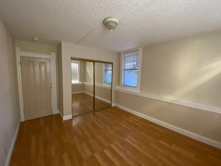 2123 Lincoln Ave — Photo 6