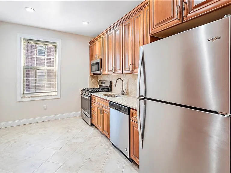 145 Summit Avenue Apartments — Photo 13
