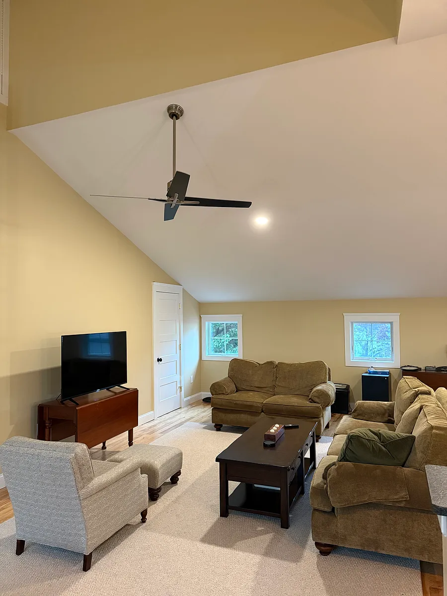 Open living room vaulted ceiling - 16415B Cedar Grove Rd