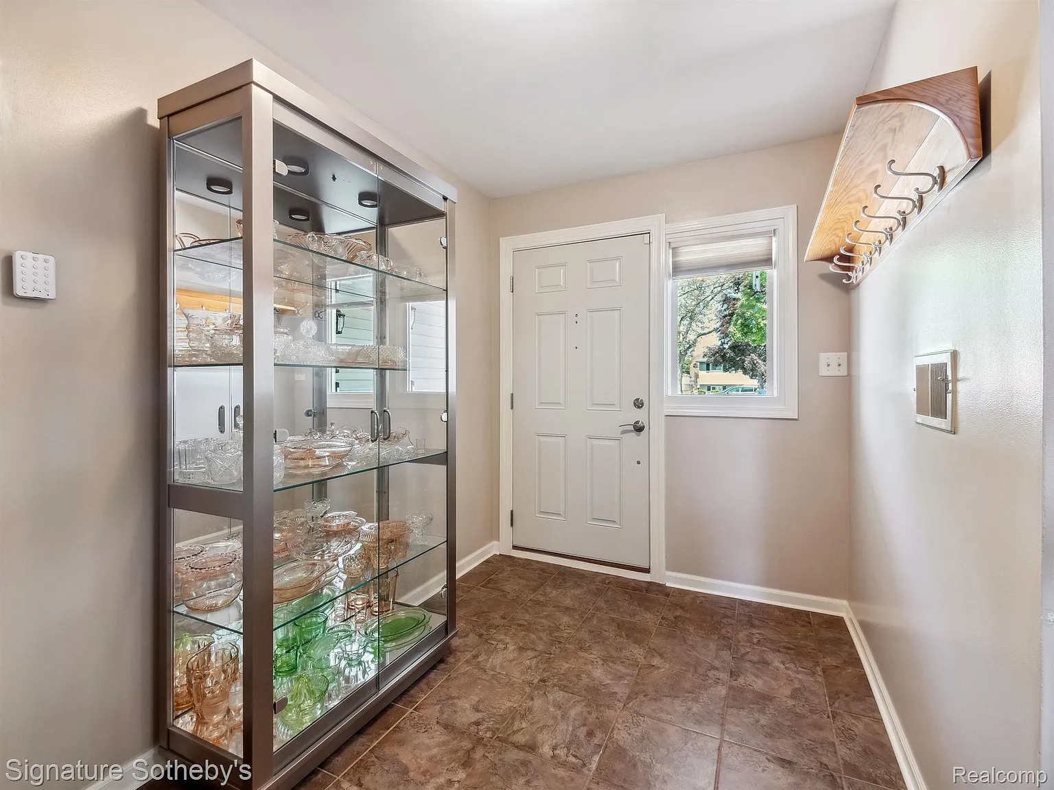 3 bed, 1854 sqft, $2,600 — Photo 2