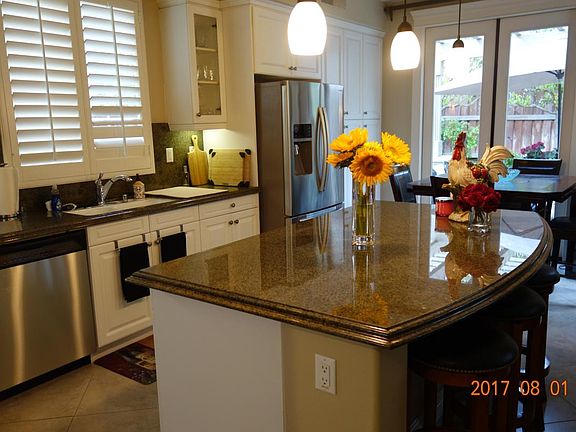 Upgraded kitchen with stainless steel appliances