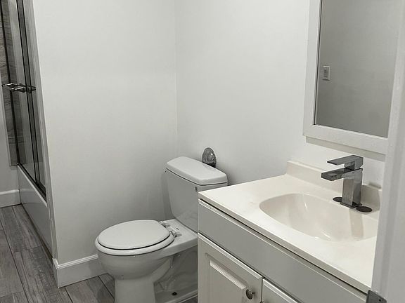 5th image of 730 S Serrano Ave #40