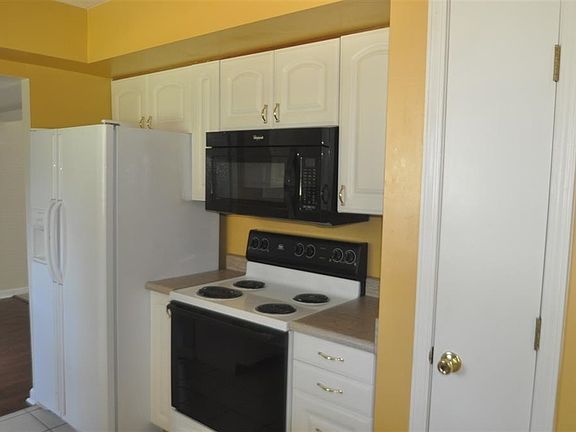 3rd image of 1299 W Lincoln Trail Blvd