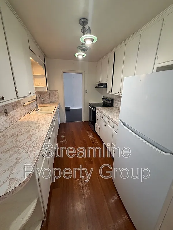 2 bed, 1.0 bath, 1000 sqft, $1,400 — Photo 1