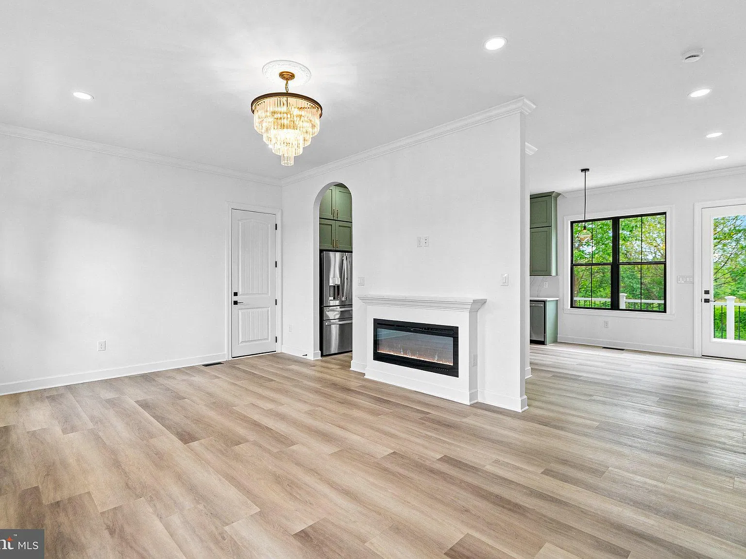 4 bed, 3.5 bath, 2753 sqft, $3,999 — Photo 4