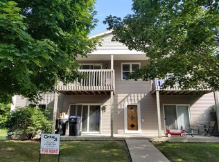 2046 Cliff Alex Ct S APT 1, Waukesha, WI 53189