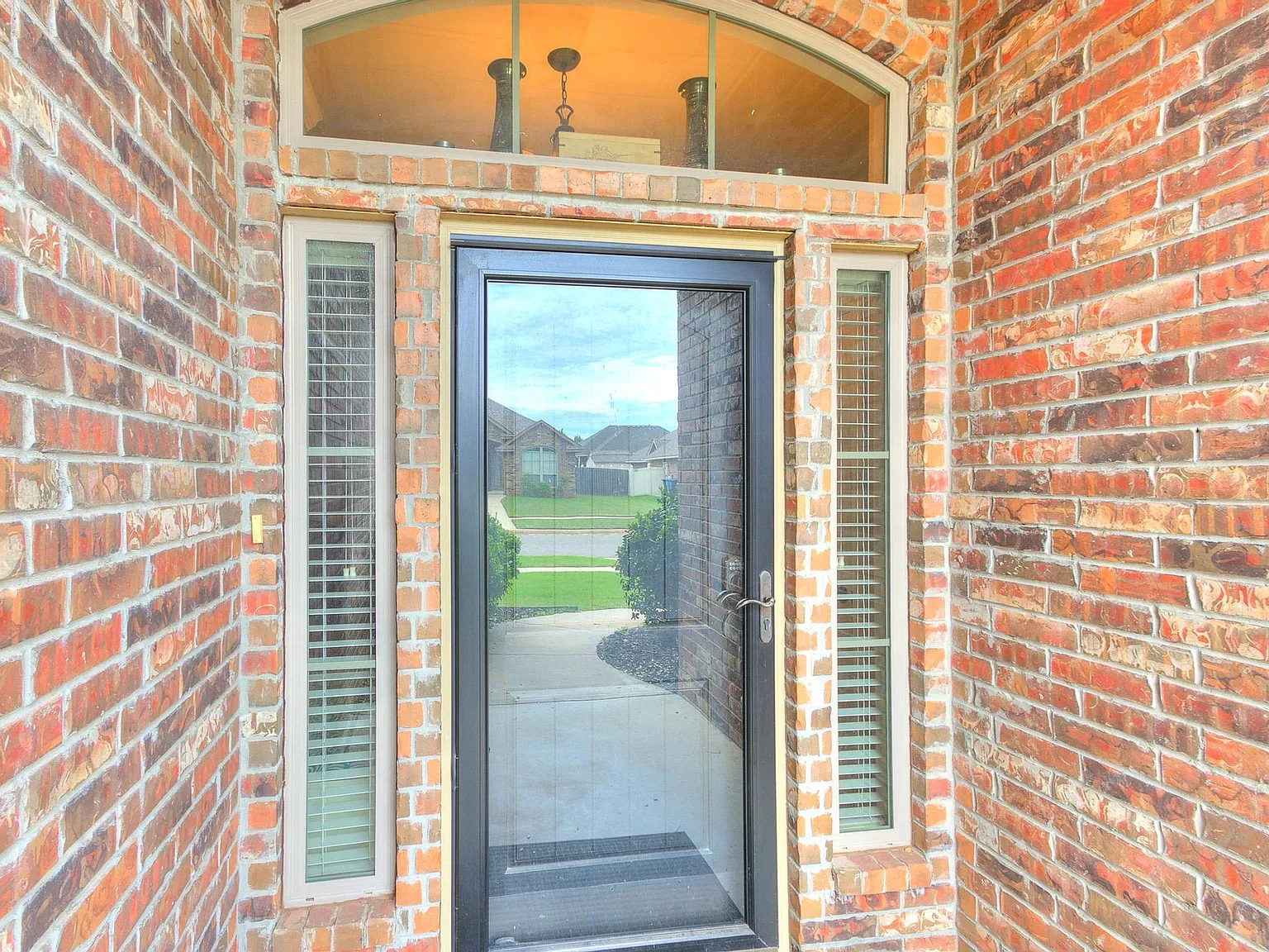 4 bed, 2001 sqft, $2,600 — Photo 3