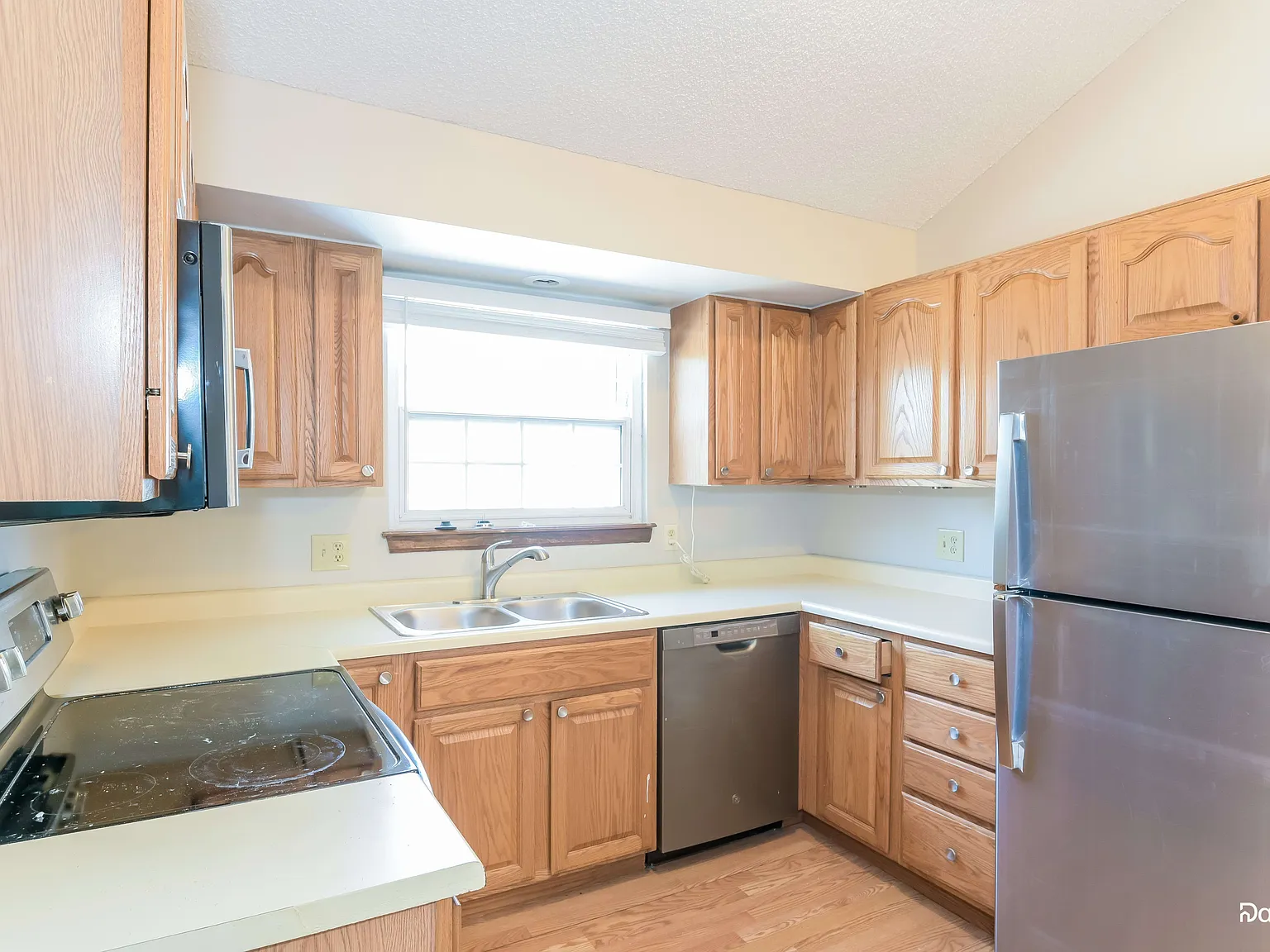 3 bed, 2.0 bath, 1918 sqft, $2,900 — Photo 4