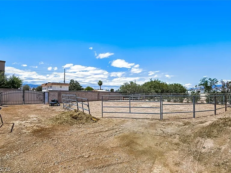 5631 Gilbert Ln — Photo 28