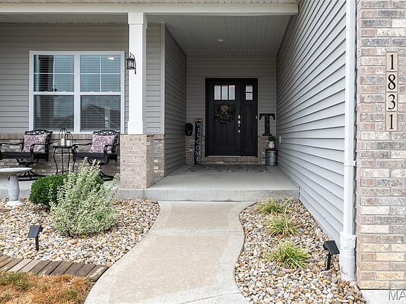 3rd image of 1831 Crimson Oak Dr